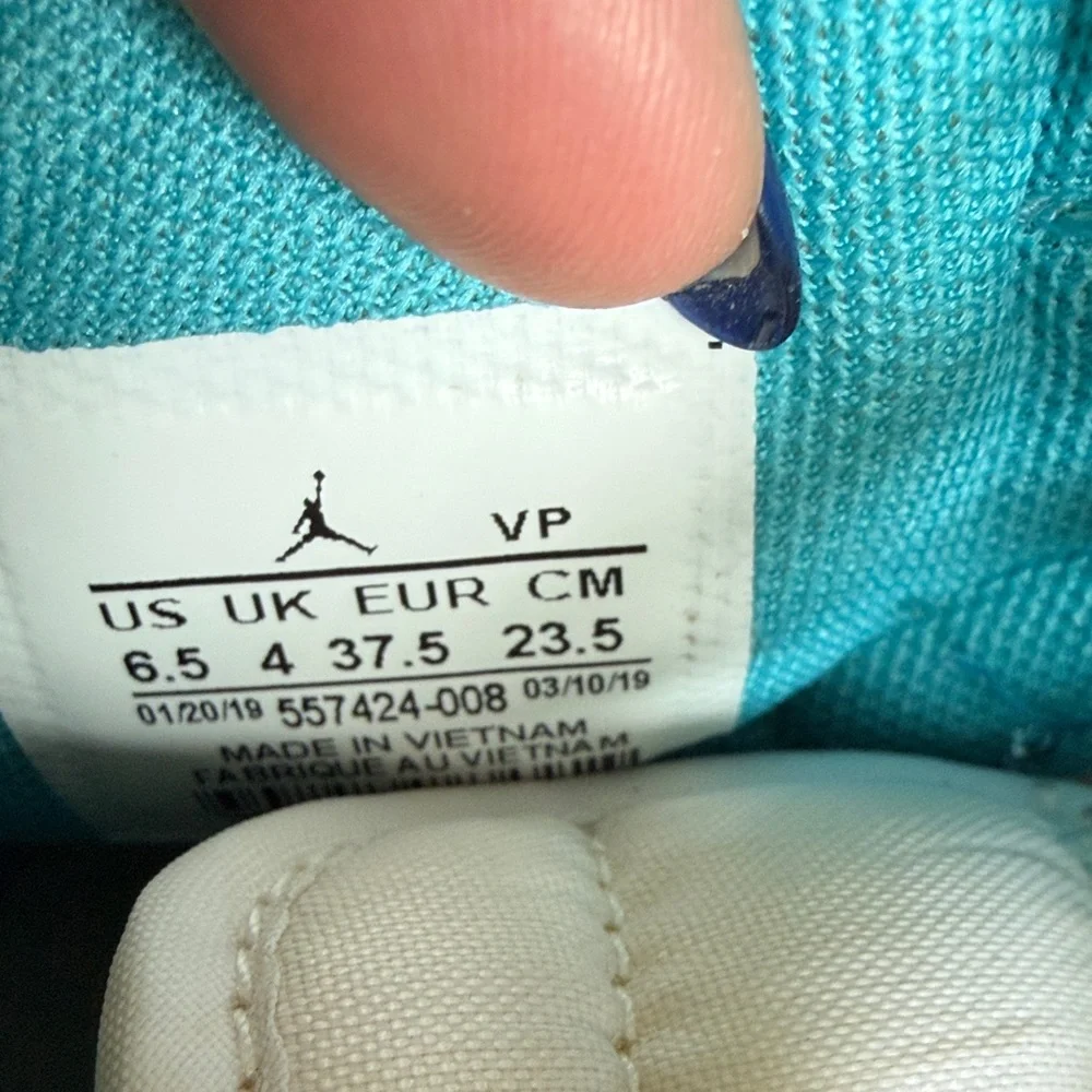 SP 19 Air Jordan 1 High-Top OG Sneakers in Mint and White - Picture 7 of 8